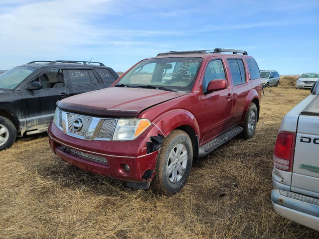 Parting out WRECKING: 2005 Nissan Pathfinder SE Parts in Other Parts & Accessories - Image 2