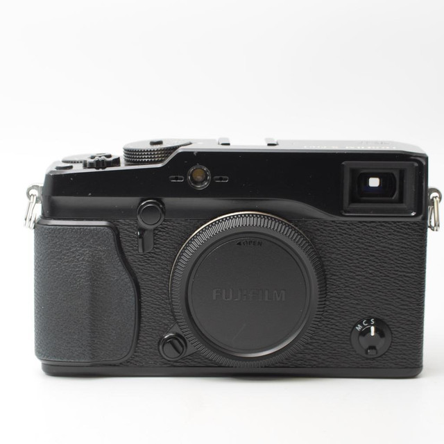Fujifilm Digital Camera x-pro1 (ID - C-825) in Cameras & Camcorders