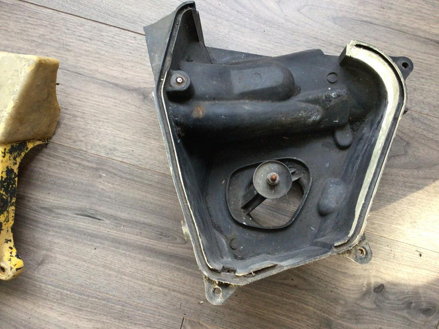 1979 Yamaha YZ250 YZ400 Air Cleaner Box & Cover in Motorcycle Parts & Accessories - Image 3