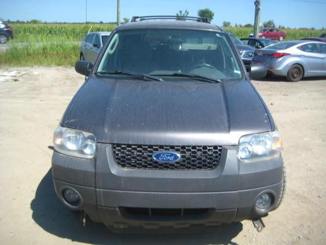 2006 Ford Escape Hybrid Automatic pour piece # for parts # part out in Auto Body Parts in Québec