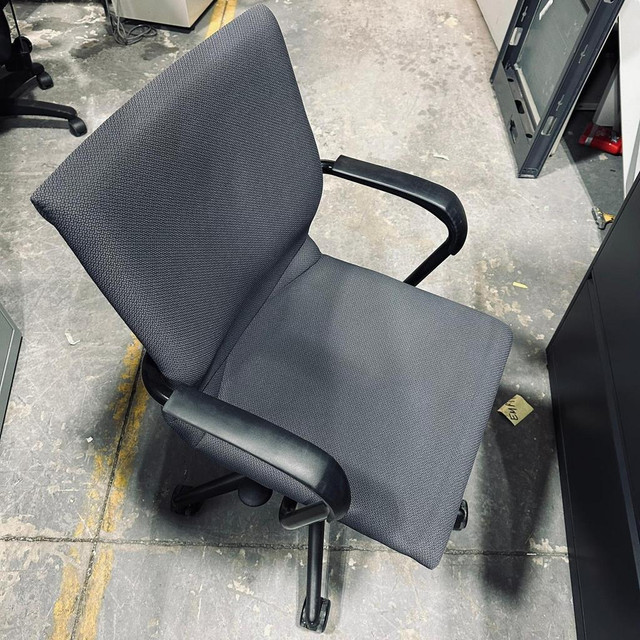 Steelcase Protege Chair in Excellent Condition-Call us now! dans Chaises, Fauteuils inclinables  à Région du Grand Toronto - Image 2