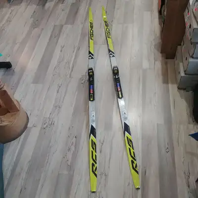 Fischer XC Skis W Salomon Profil Bindings - 187cm - Pre-owned - TC51XH