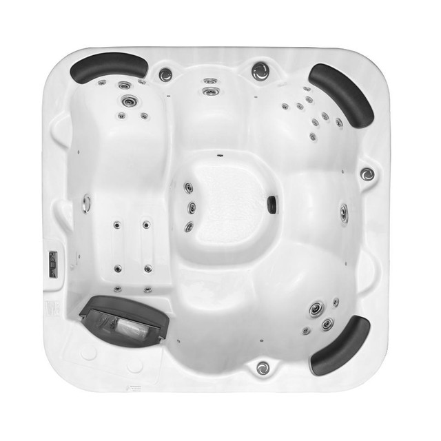 6 Person Polar Hot Tub - Spring Sale in Hot Tubs & Pools - Image 3