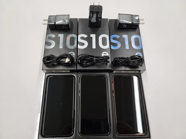 Samsung S10e 128GB CANADIAN UNLOCKED NEW CONDITION WITH ALL BRAND NEW ACCESSORIES 1 Year WARRANTY INCLUDED in Cell Phones in Prince Edward Island
