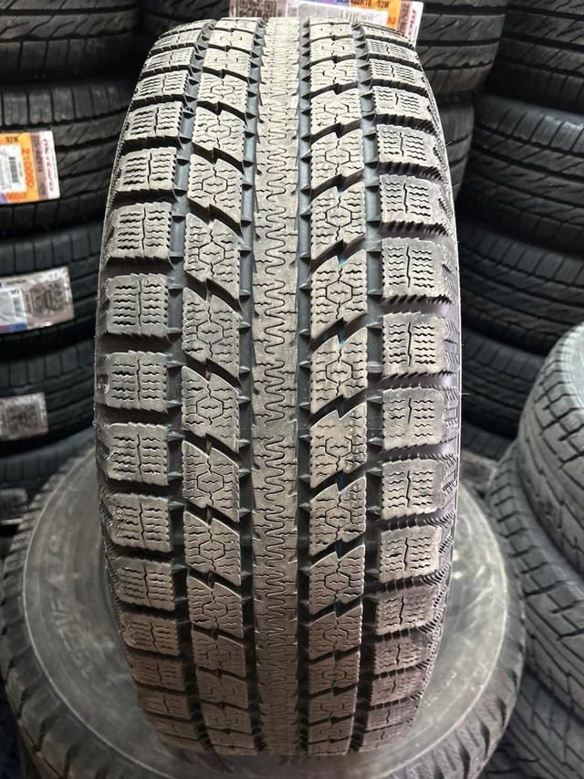4 pneus dhiver P235/65R17 104S Toyo Observe GSi5 31.5% dusure, mesure 8-8-8-8/32 in Tires & Rims in Québec City - Image 4