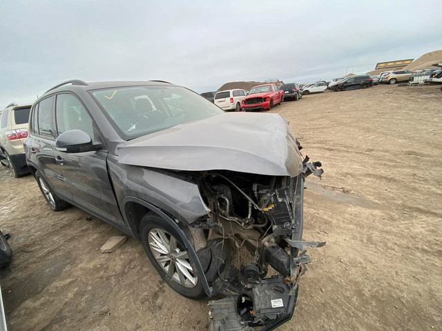 2013 Volkswagen Tiguan 4dr: ONLY FOR PARTS in Auto Body Parts - Image 3