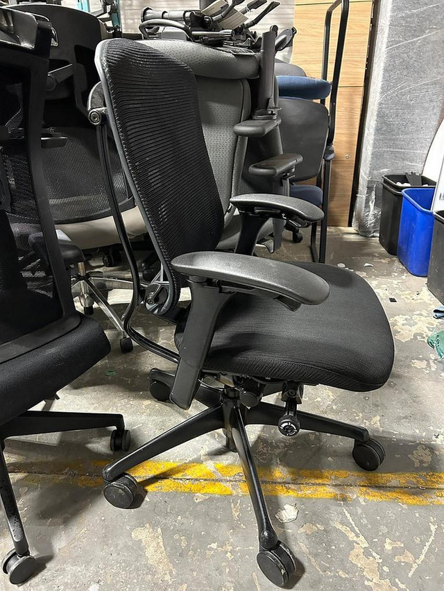 Teknion Contessa Task Chair in Good Condition-Call us now! in Chairs & Recliners in Toronto (GTA) - Image 2