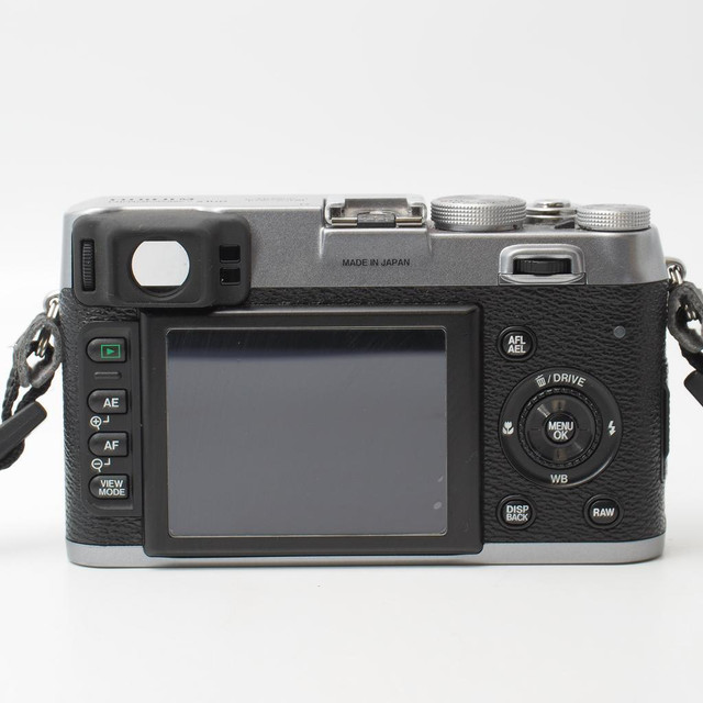 Fujifilm x100 Finepix (ID - C-845) in Cameras & Camcorders - Image 4