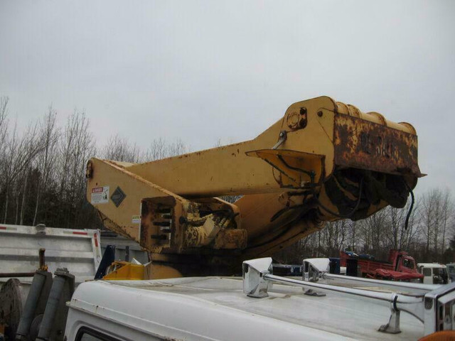 1997 – Nacelle Versalift 40 in Heavy Equipment Parts & Accessories in St-Georges-de-Beauce - Image 2