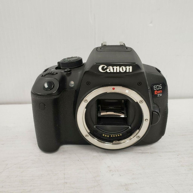 (25226-3) Canon DSLR Rebel T5i Camera in Cameras & Camcorders in Alberta