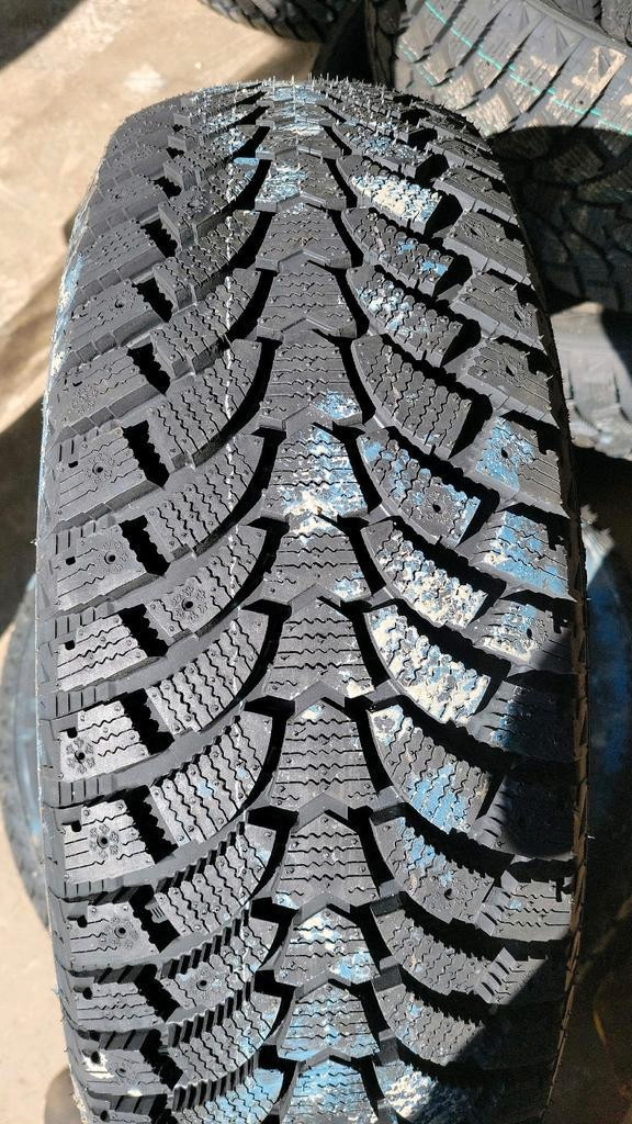 4 pneus dhiver neufs P235/65R17 104S Maxtrek Trek M900 ice in Tires & Rims in Québec City - Image 4