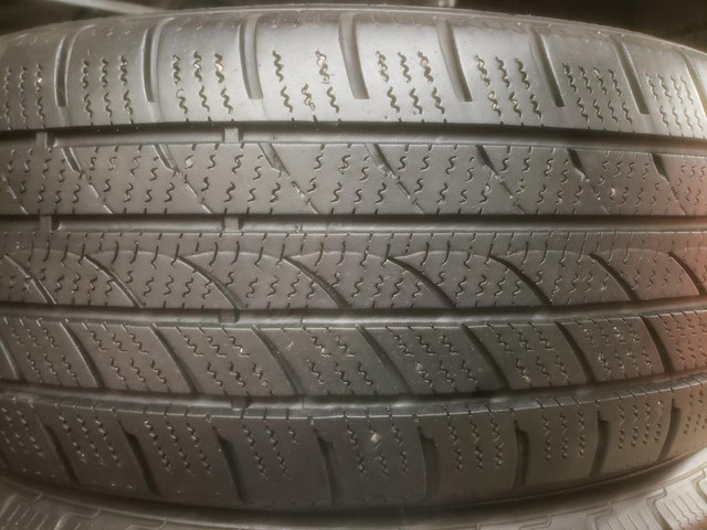 (TH58) 1 Pneu Hiver - 1 Winter Tire 225-65-17 Tracmax 6-7/32 in Tires & Rims in Greater Montréal