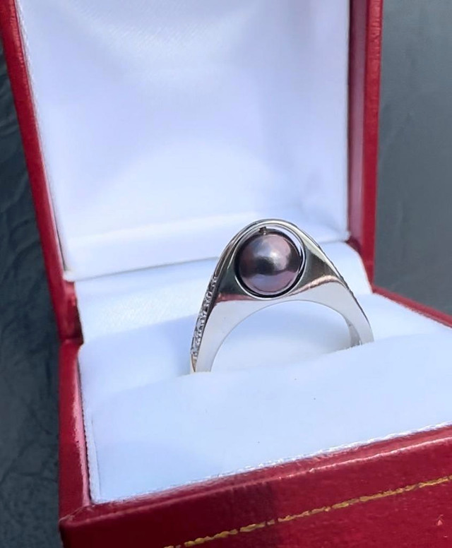 #072 10K white gold akoya cultured pearl and diamond ring  Size 6. ON SALE NOW in Jewellery & Watches - Image 2