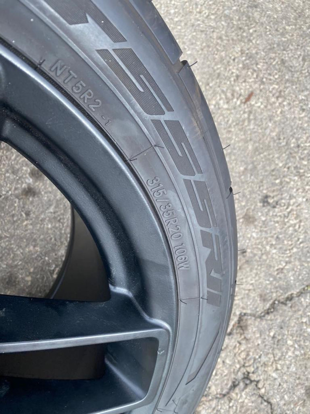 SET OF FOUR 20 INCH WIDEBODY OEM 20X11 5X115 MOUNTED WITH 315 / 35 R20 NITTO NT555g2 TIRES !! in Tires & Rims in Toronto (GTA) - Image 2