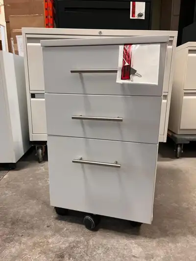 Mobile Box/Box/File Pedestal with Handles Pre-Owned Specs: Laminate color: White Dimensions: 20D x 1...