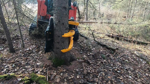 Tree Shear Attachment for Skid Steers and Excavators. Cut and hold the trees and brush. in Heavy Equipment Parts & Accessories in Saskatchewan - Image 4