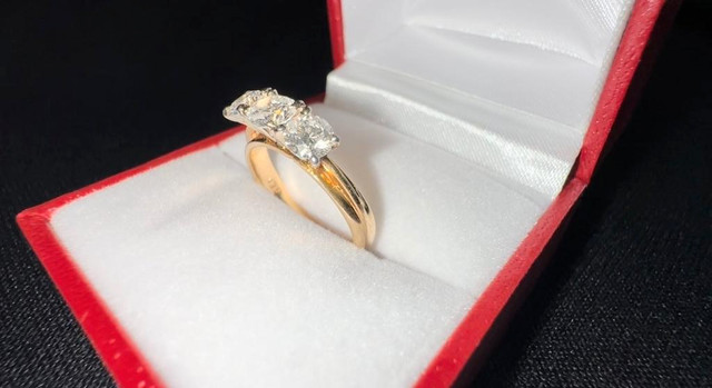 #453 - 14k Yellow Gold, .95 CTW Diamond Ring, Size 5 in Jewellery & Watches - Image 4