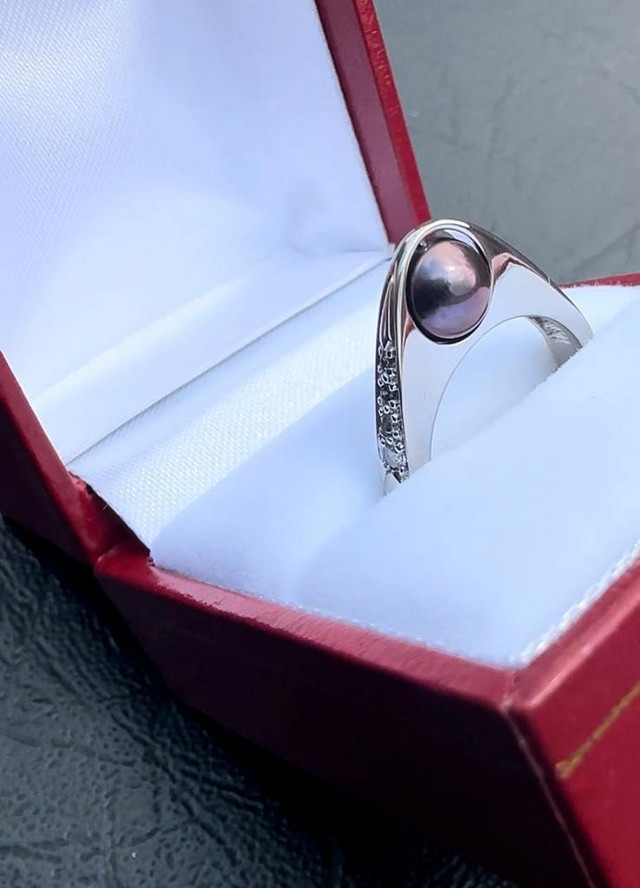 #072 10K white gold akoya cultured pearl and diamond ring  Size 6. ON SALE NOW in Jewellery & Watches - Image 3