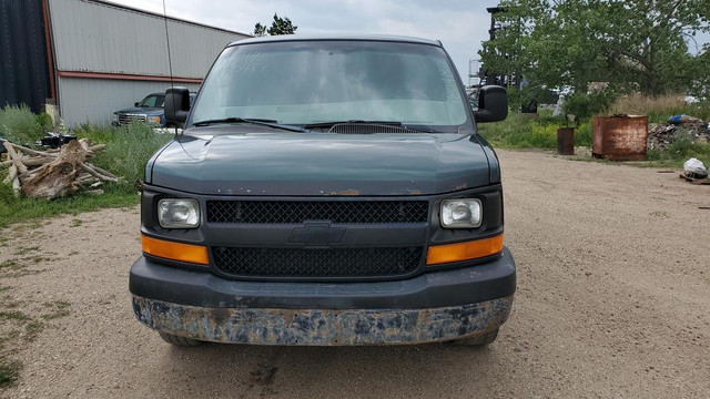 Parting out WRECKING: 2004 Chevrolet Express Van 2500 in Other Parts & Accessories in Winnipeg - Image 3