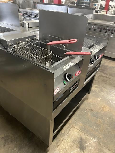 Garland Gas Countertop Char Broil/Garland Electric fryer $1,200 Each * 90 Day Warranty in Industrial Kitchen Supplies - Image 2