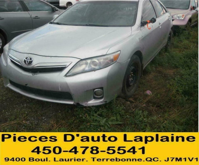 2011 2012 TOYOTA CAMRY HYBRID POUR LA PIECE# FOR PARTS# PARTING OUT in Auto Body Parts in Québec