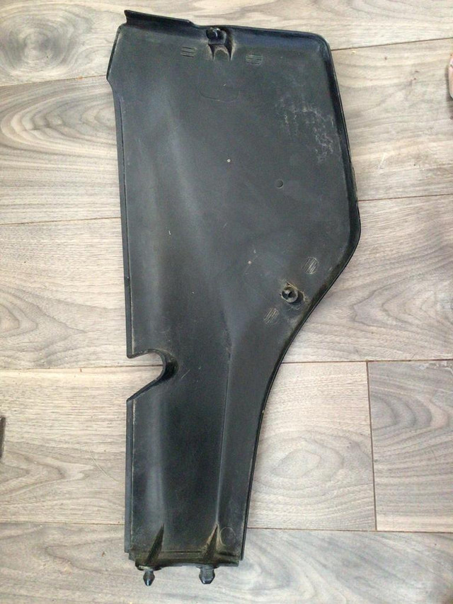 1983 - 1984 HONDA CX650E (CANADIAN MODEL) LEFT SIDE COVER in Motorcycle Parts & Accessories - Image 4