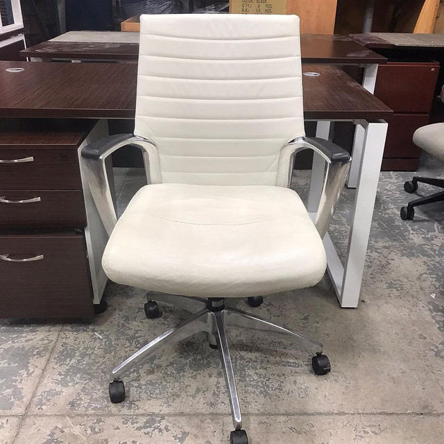 Global Accord Mid-Back Knee Tilter Chair-Excellent Condition-Call us now! in Chairs & Recliners in Toronto (GTA)