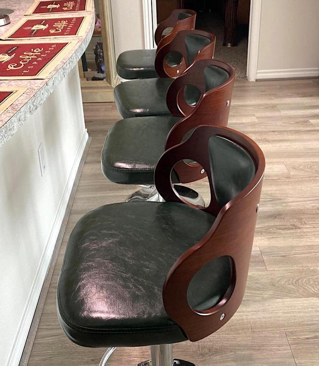 Modern Wood Leather Swivel Barstools Kitchen Counter Stool Dining Chair dans Chaises, Fauteuils inclinables  à Brantford