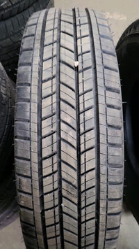 4 pneus d'été LT235/80R17 117R Michelin Energy Saver A/S, mesure 11-11-11-11/32