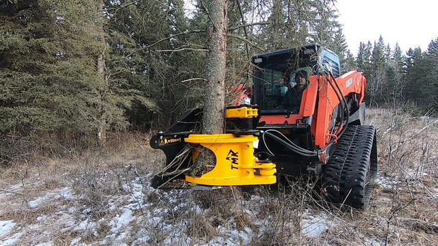 Used TMK 300 Tree Shear with Collector and Skid Steer Mount in Heavy Equipment Parts & Accessories - Image 3