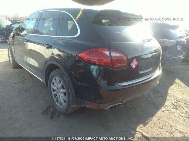 PORSCHE CAYENNE (2011/2018  FOR PARTS PARTS ONLY in Auto Body Parts - Image 3