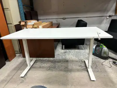 IKEA Skarsta Height Adjustable Desk in Excellent Condition-Call us now!