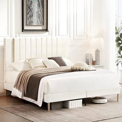 Latitude Run® Structure de lit plateforme avec tête de lit tapissier en velours et support en lattes de bois in Beds & Mattresses in Québec