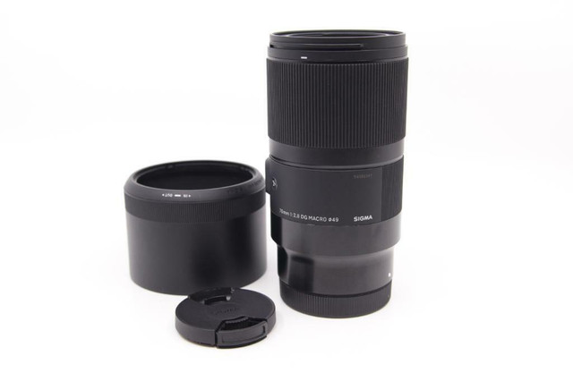 Used Sigma Art 70mm f/2.8 DG MACRO for L-Mount with Hood + Box   (ID-1067(DW))   BJ PHOTO in Cameras & Camcorders