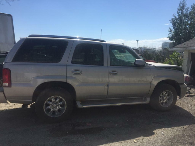 2005 Cadillac Escalade AWD 6.0L For Parts Outing in Auto Body Parts in Alberta - Image 2