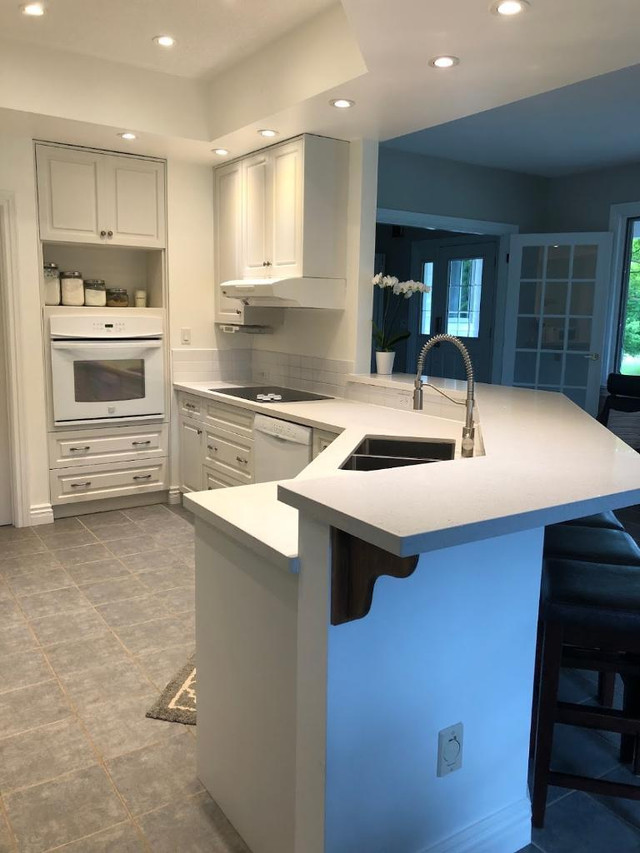 kitchen countertop and full backsplash with free sink in Cabinets & Countertops in Muskoka - Image 3
