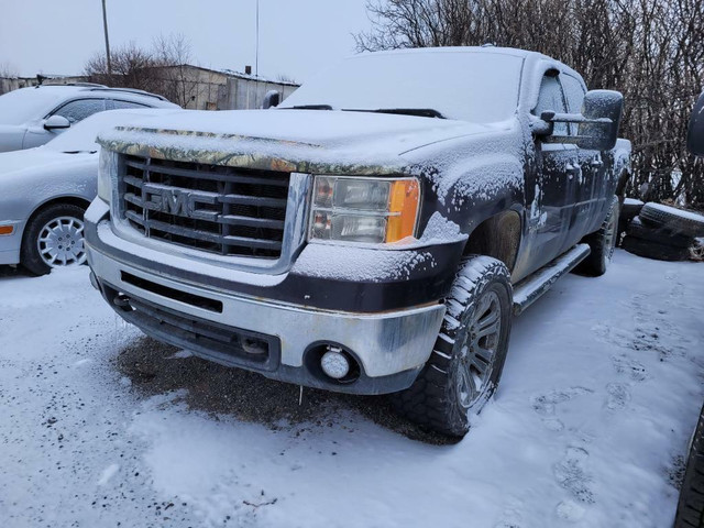 2010 Gmc Sierra 2500HD 6.6L Diesel 4x4 For Parting Out in Auto Body Parts in Manitoba