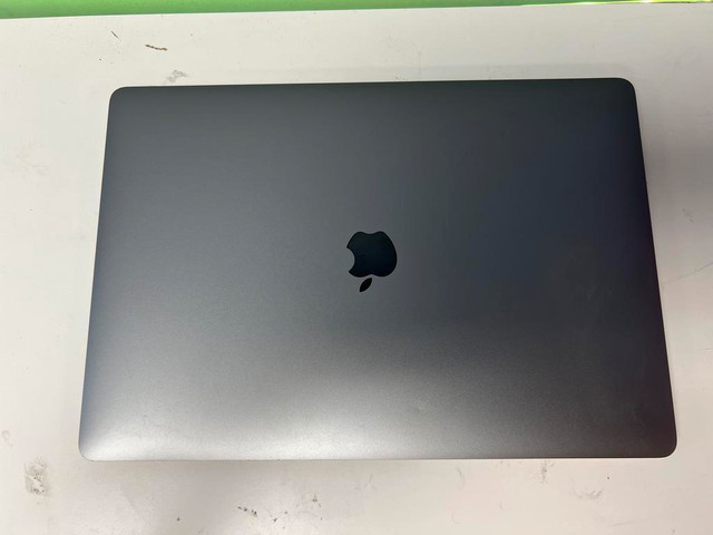 i7 6 Core ,16G RAM 1TB RX555X 4G Macbook PRO A1990, 15, Retina Screen - **EXCELLENT PERFORMANCE** in Laptops in Toronto (GTA) - Image 4