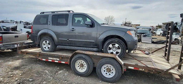 2006 Nissan Pathfinder SE 4WD 4.0L For Parting Out in Auto Body Parts in Saskatchewan - Image 4