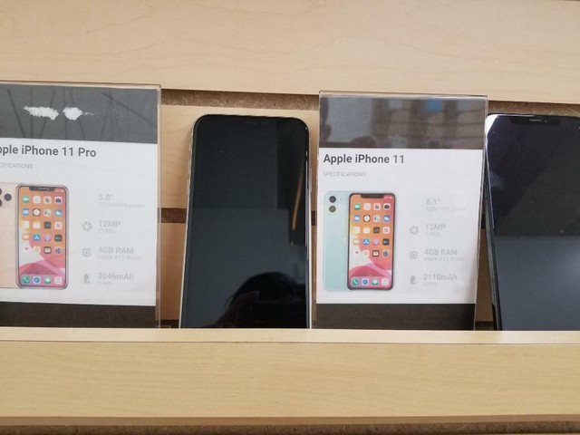 UNLOCKED iPhone 11 64GB, 128GB, 256GB New Charger 1 YEAR Warranty!!! Spring SALE!!! in Cell Phones in Calgary