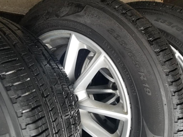 BRAND NEW TAKE OFF 2018 LAND ROVER FACTORY OEM 19 INCH ALLOY WHEELS WITH HIGH PERFORMANCE PIRELLI  235 / 65 / 19  TIRES in Tires & Rims in Ontario - Image 4
