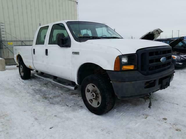 2007 Ford Super Duty F-350 SRW 4WD 6.8L v10  Crew Cab 156 XL For Parts Outing in Auto Body Parts in Saskatchewan