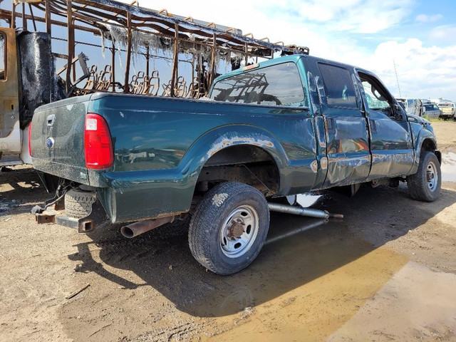 2011 Ford F250 6.2L 4x4 177km For Parting Out in Auto Body Parts in Manitoba - Image 3