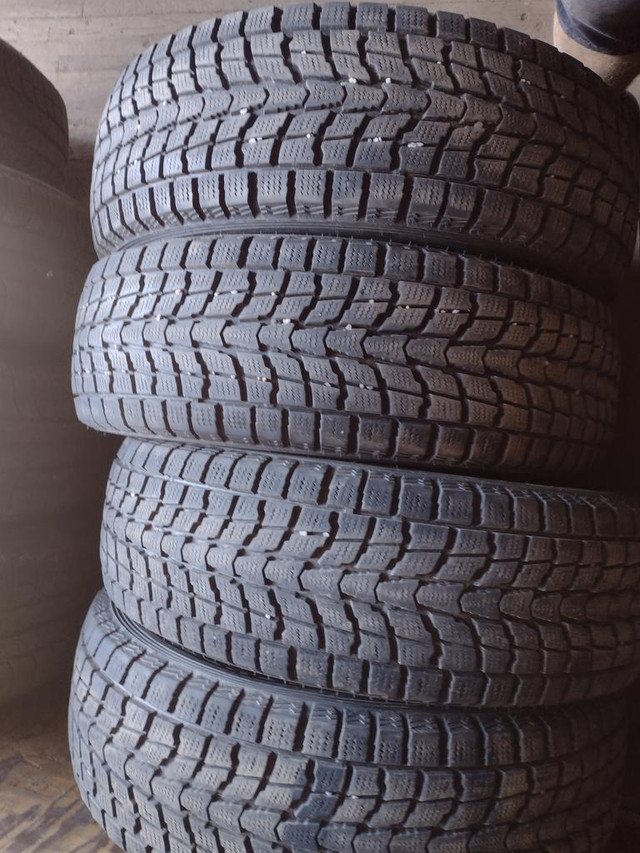 4 pneus d hiver 205/70r16 Dunlop en très bon état in Tires & Rims in Lévis - Image 3