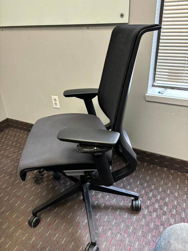 Steelcase Think V1 Chair in Excellent Condition-Call us now! in Chairs & Recliners in Toronto (GTA) - Image 2