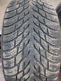 4 pneus d'hiver P225/40R19 93T Nokian Hakkapeliitta R3 28.0% d'usure, mesure 7-10-8-9/32