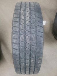 4 pneus d'été LT225/75R16 115/112R Michelin Defender LTX M/S 28.5% d'usure, mesure 8-8-9-7/32