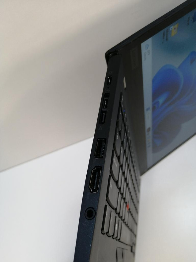 Great Condition LENOVO ThinkPad T490s i5-8th 16G RAM 512G SSD 6 Months Warranty dans Portables - Image 3