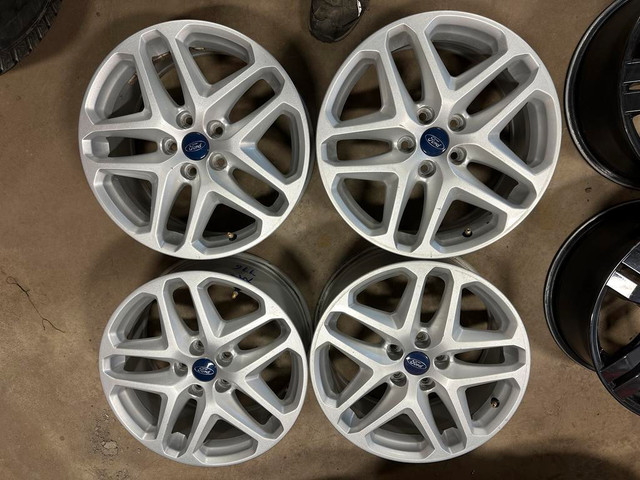 4 mags ford 17 pouces 5x108 avec valves tpms in Tires & Rims in Lévis