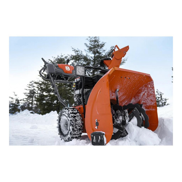 HOC HUSQVARNA ST224 24 INCH RESIDENTIAL SNOW BLOWER + SUBSIDIZED SHIPPING in Power Tools - Image 2